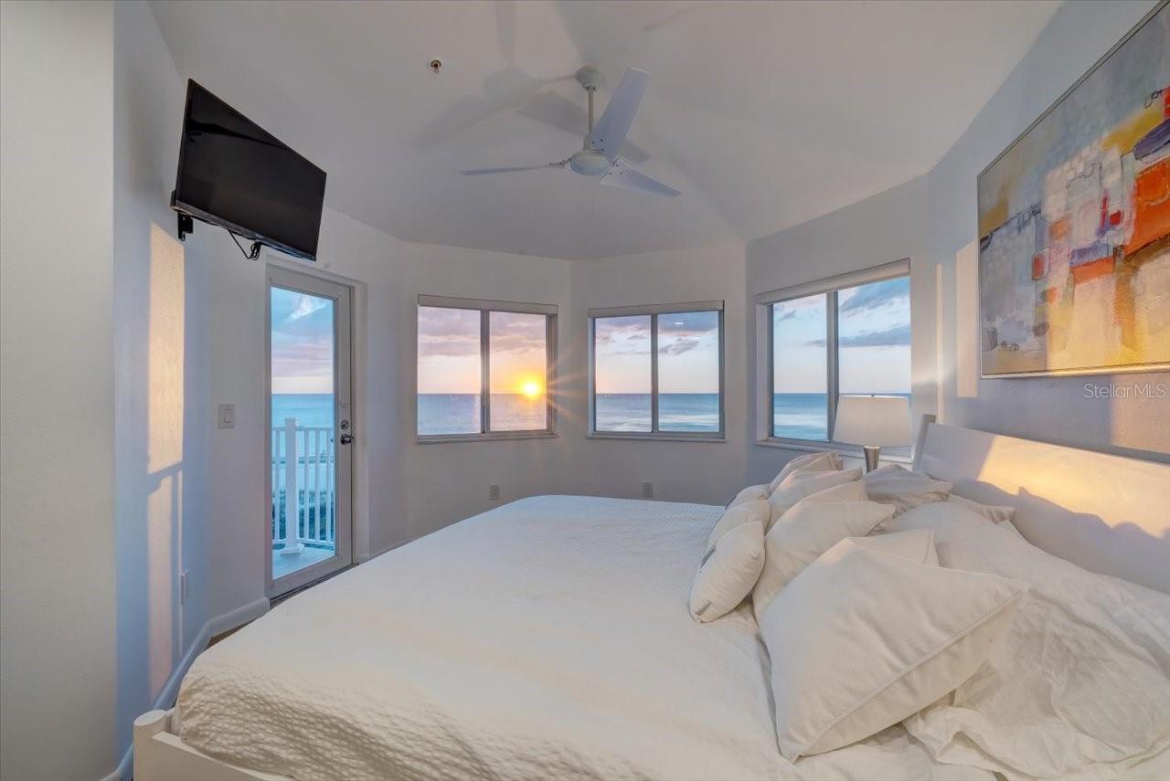 17852 LEE AVE, REDINGTON SHORES, FL, 33708