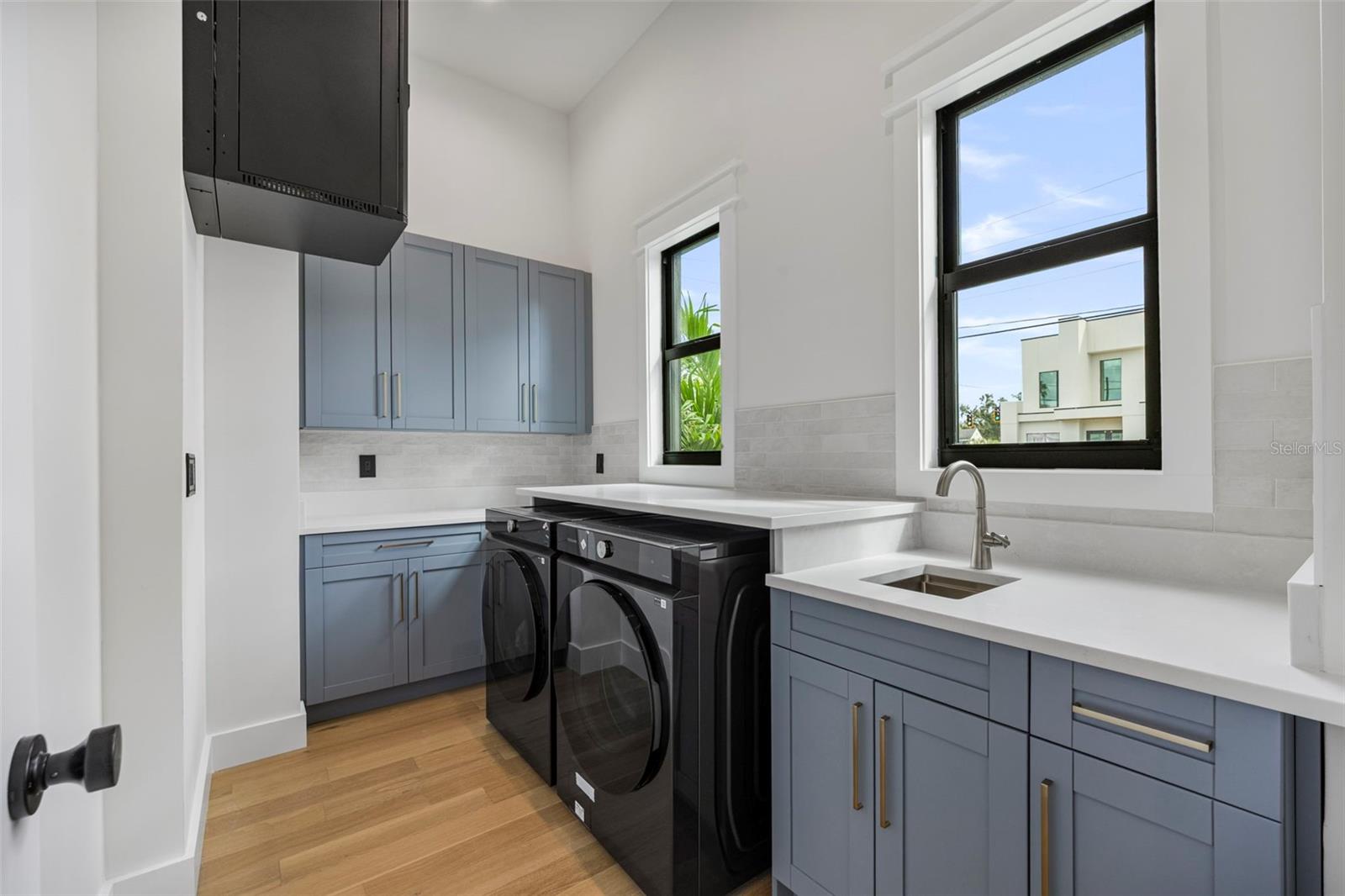 TB8437041 Property Photo