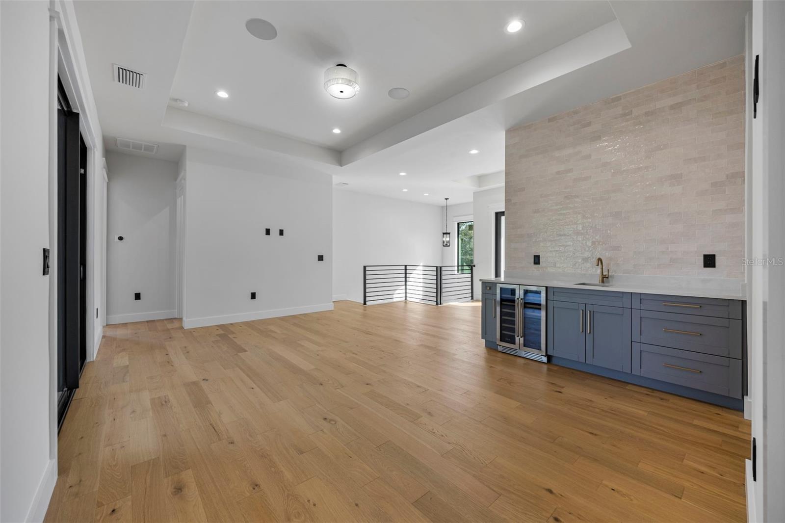 TB8437041 Property Photo