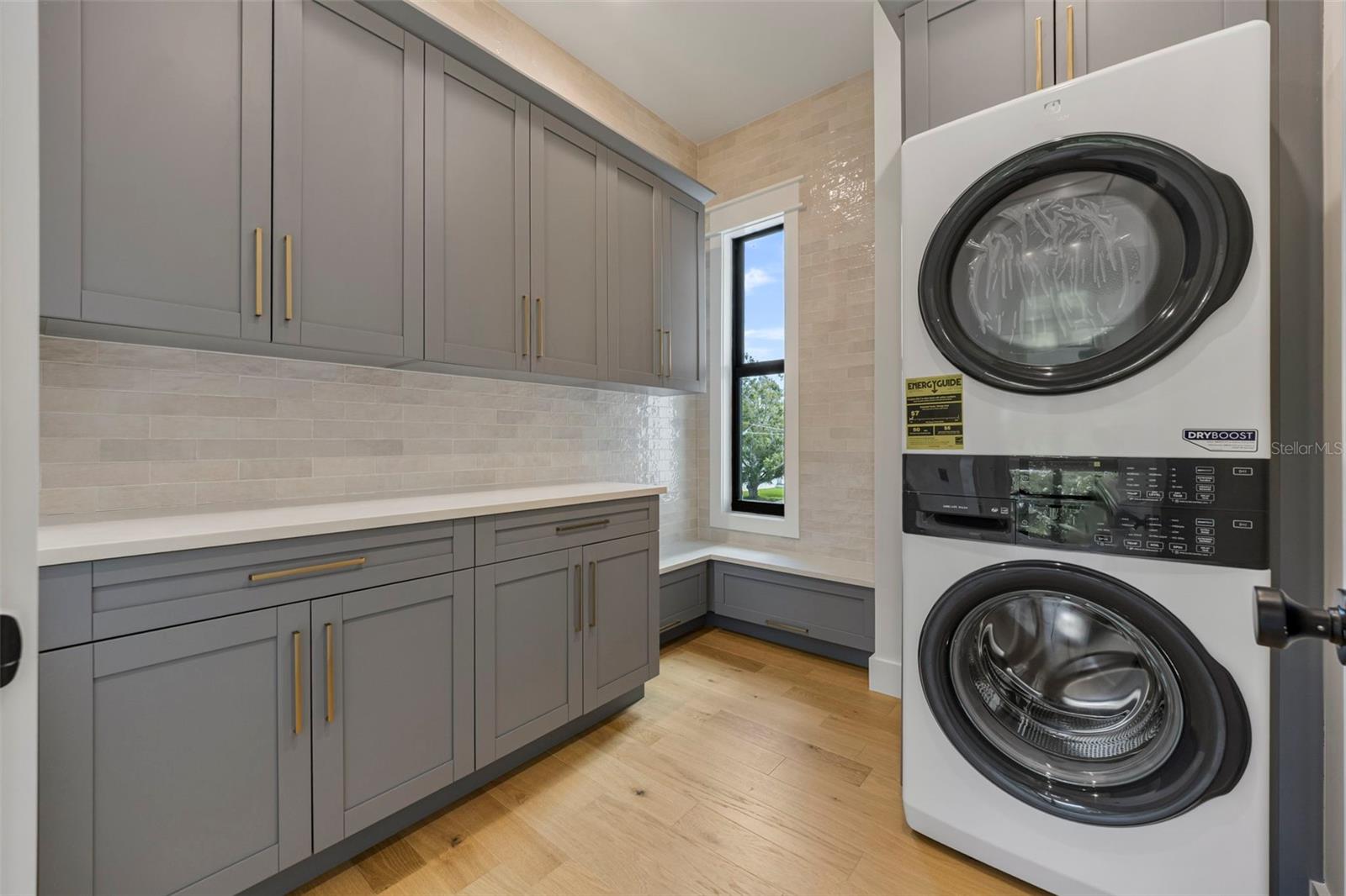 TB8437041 Property Photo