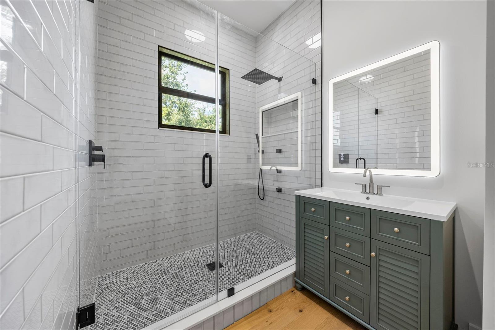 TB8437041 Property Photo