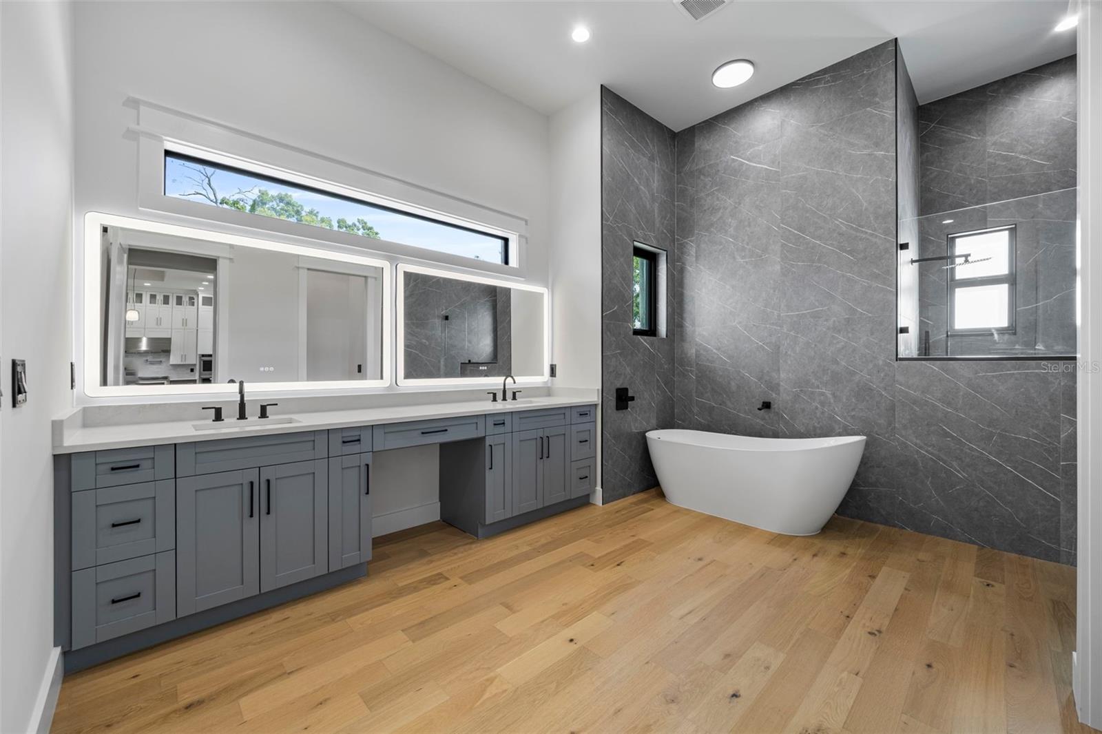 TB8437041 Property Photo