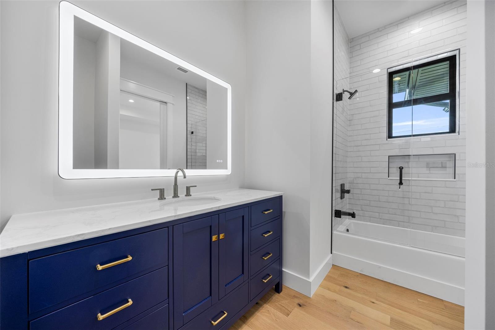 TB8437041 Property Photo