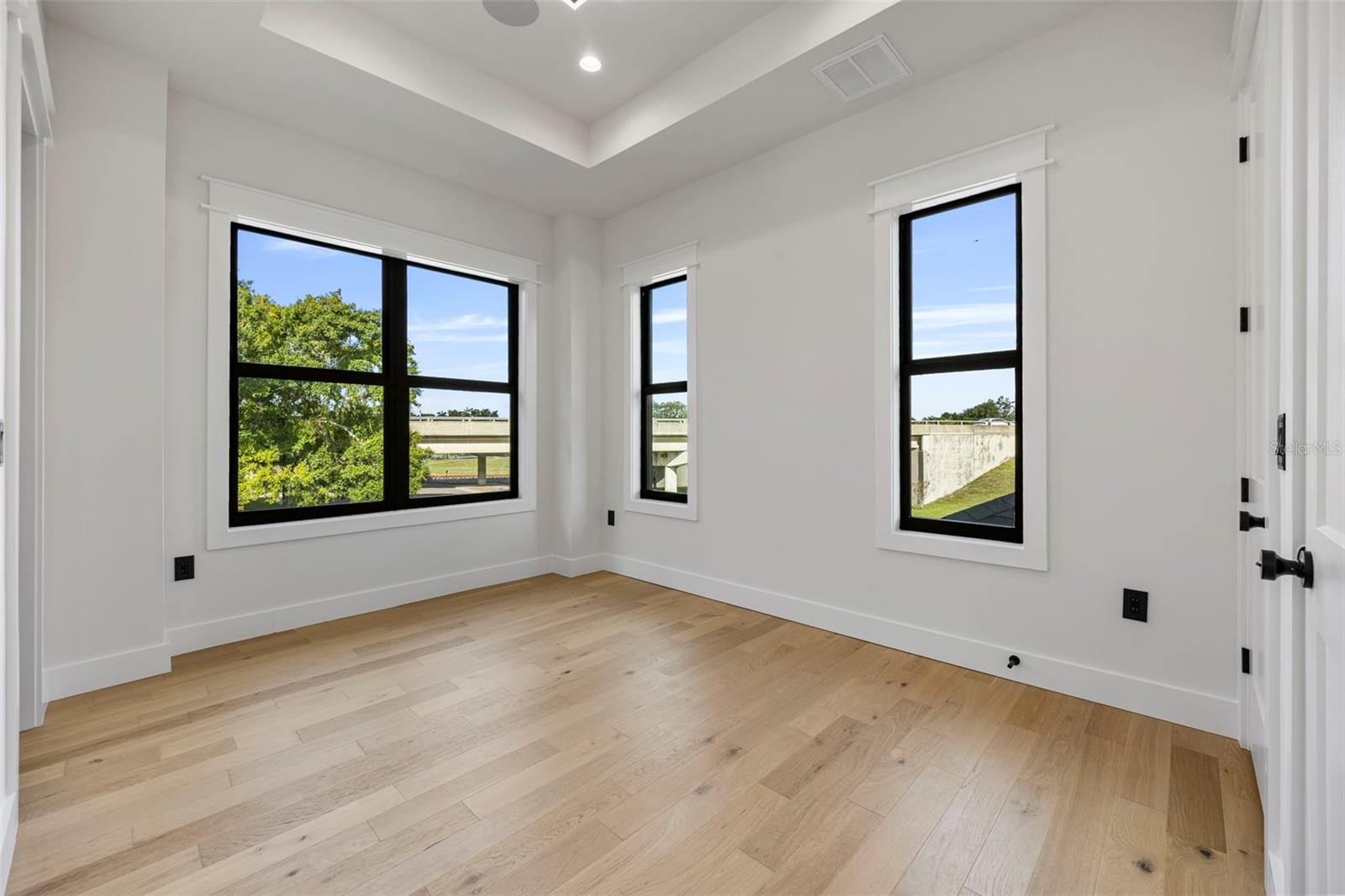 TB8437041 Property Photo