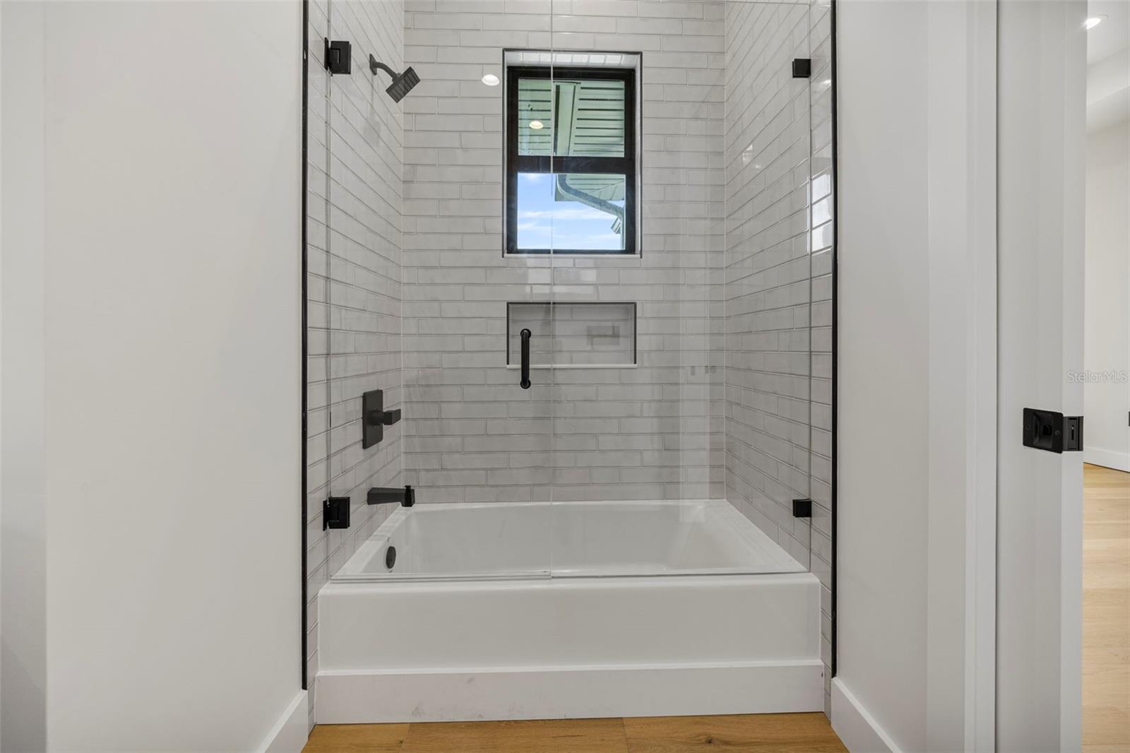 TB8437041 Property Photo