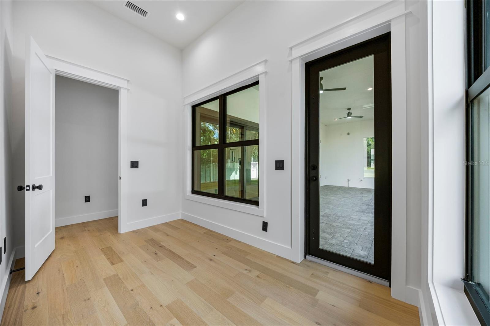 TB8437041 Property Photo