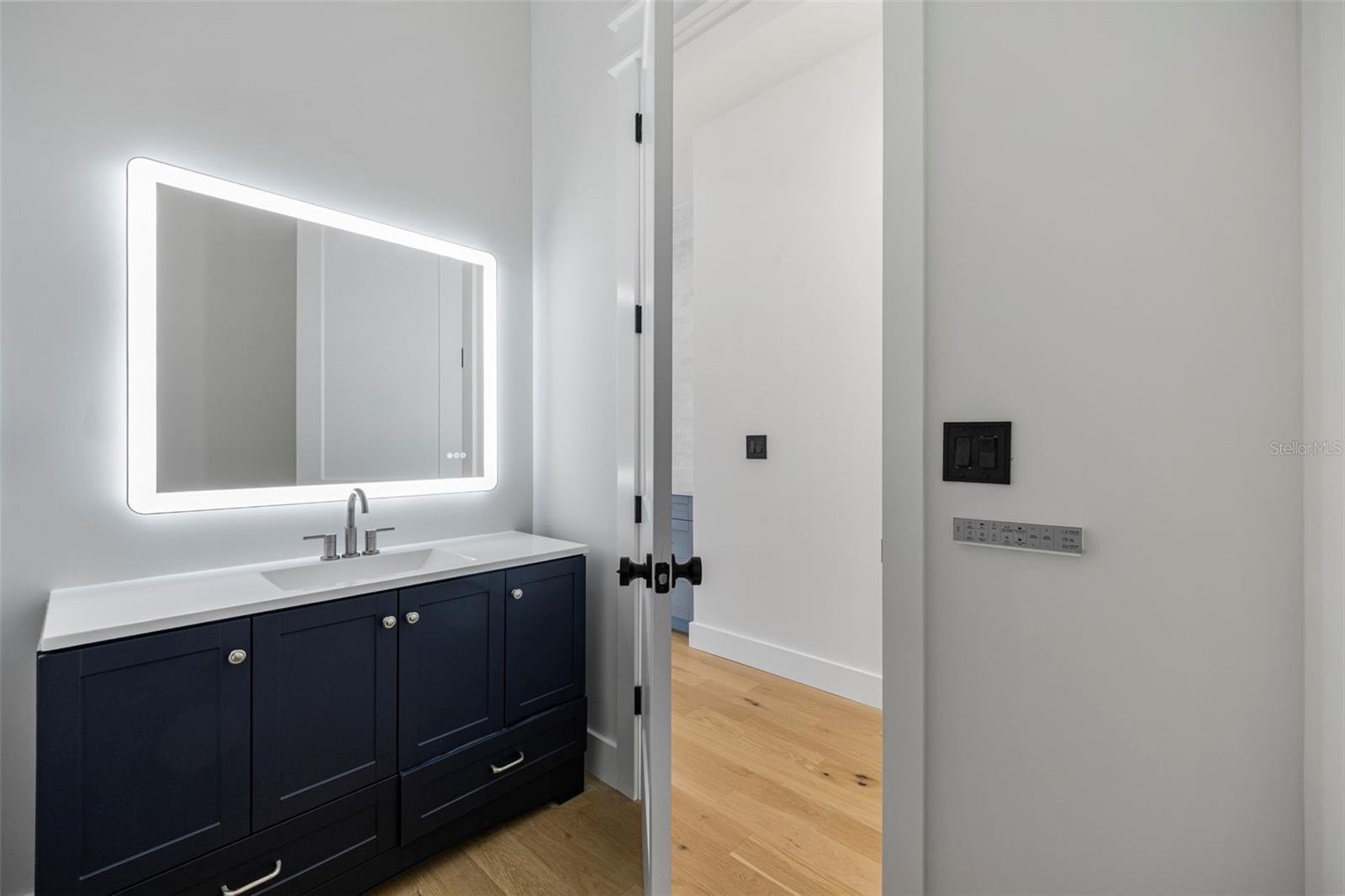 TB8437041 Property Photo