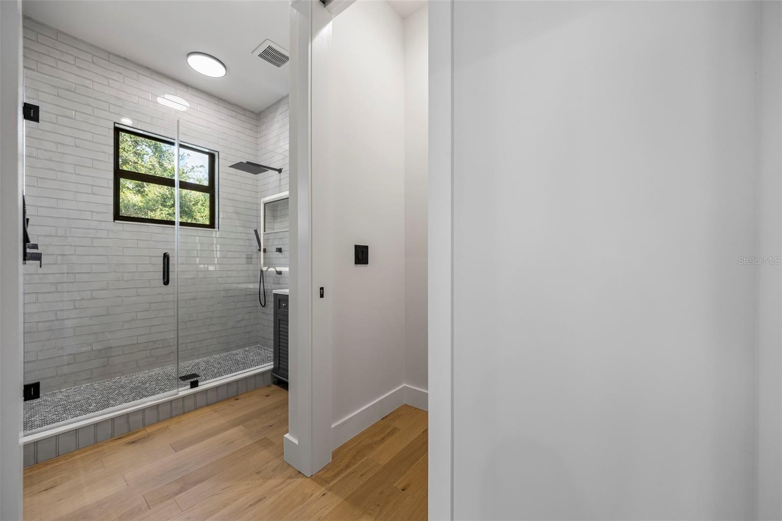 TB8437041 Property Photo