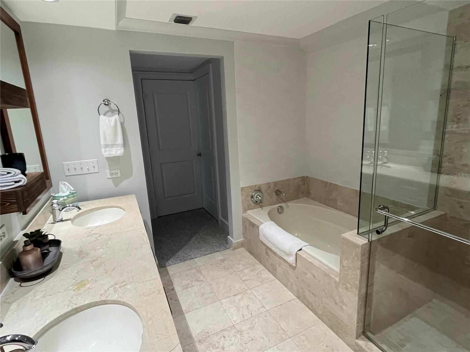 A4668214 Property Photo