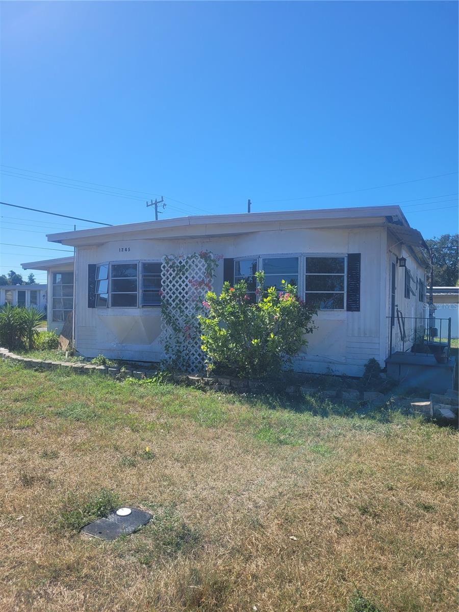 W7879823 Property Photo