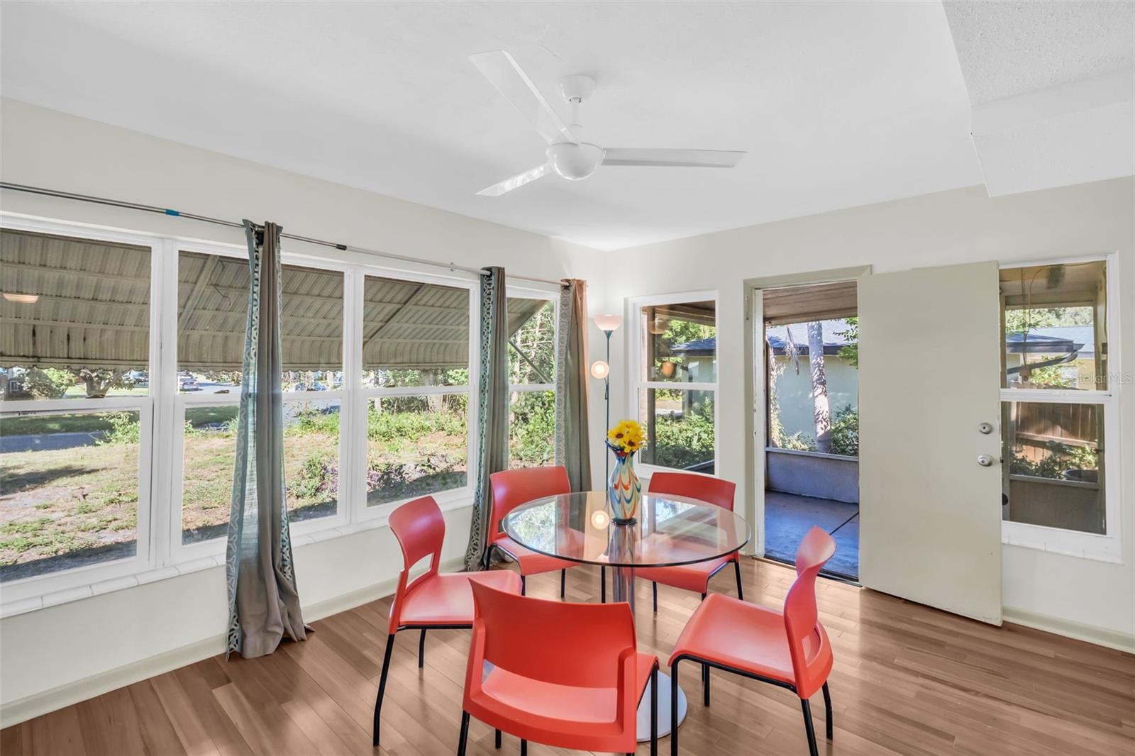 Family Rm to back yard and lanai