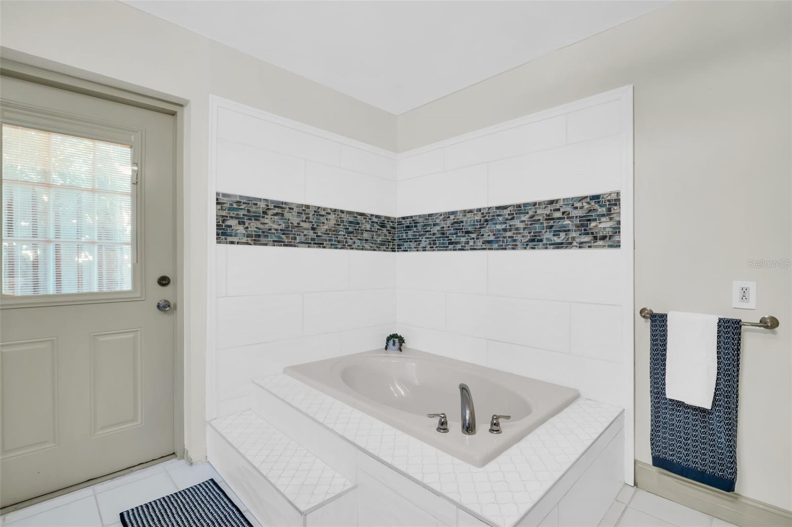 Primary Ensuite Bath