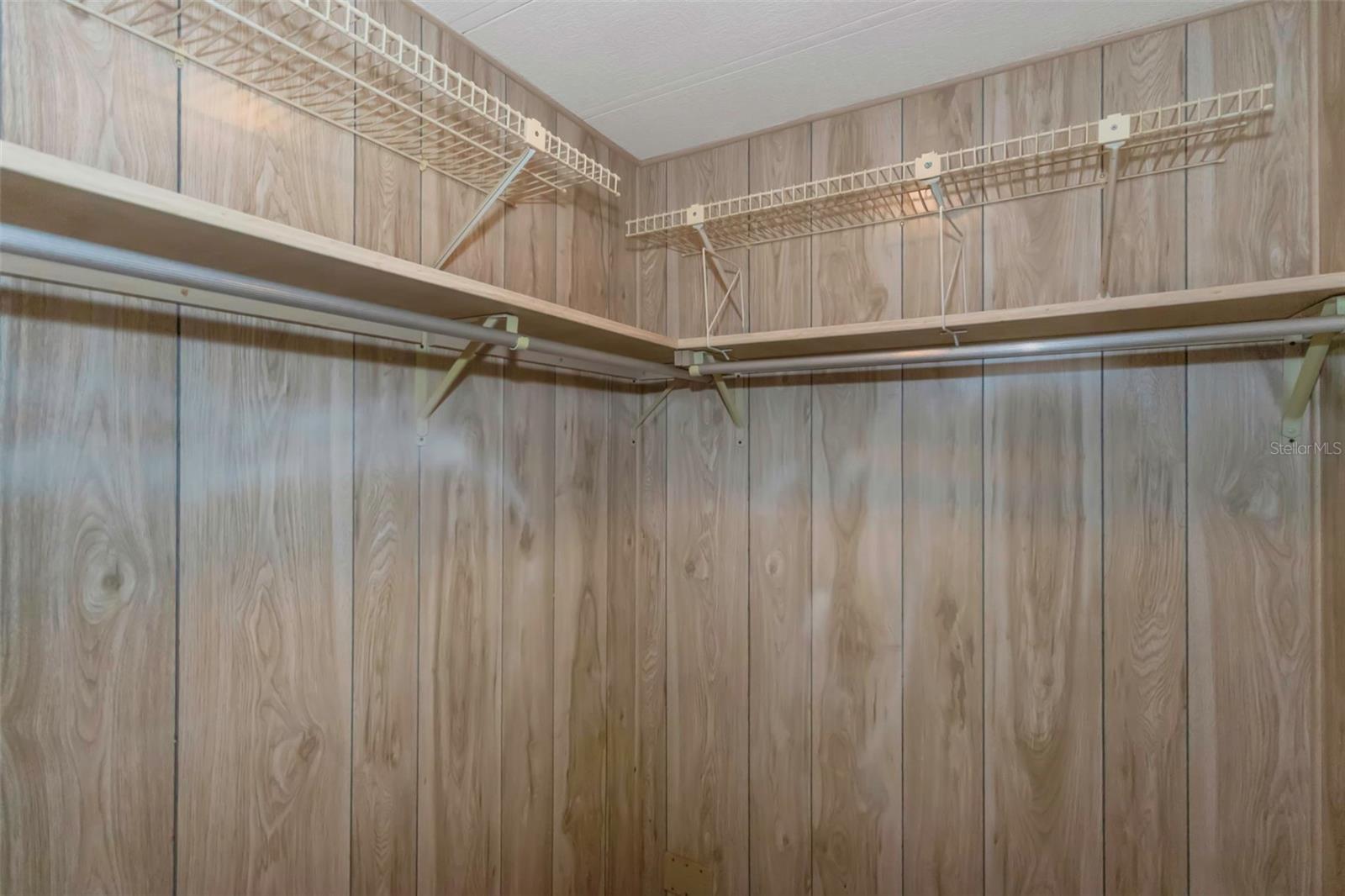 W7879832 Property Photo