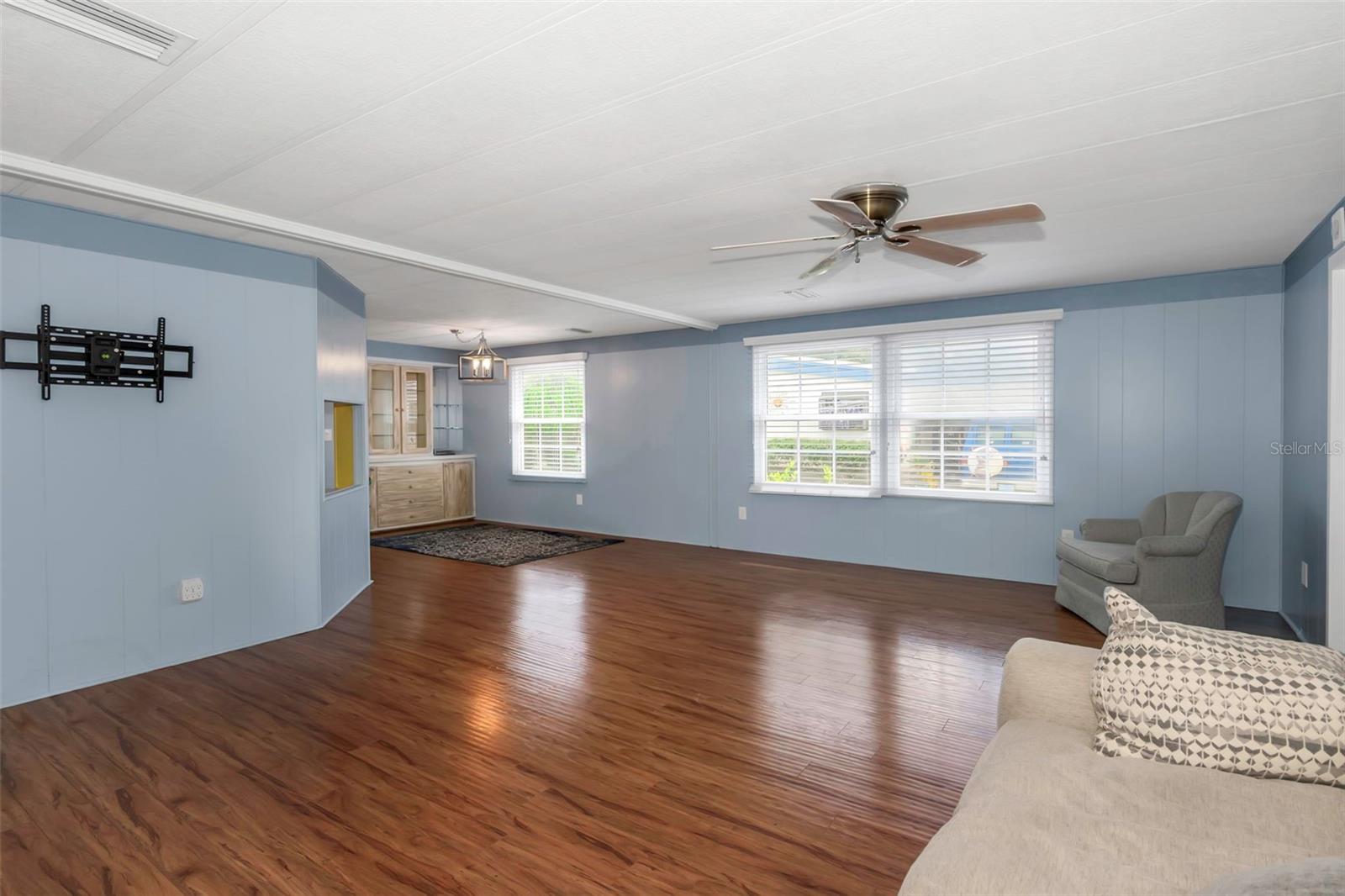 W7879832 Property Photo