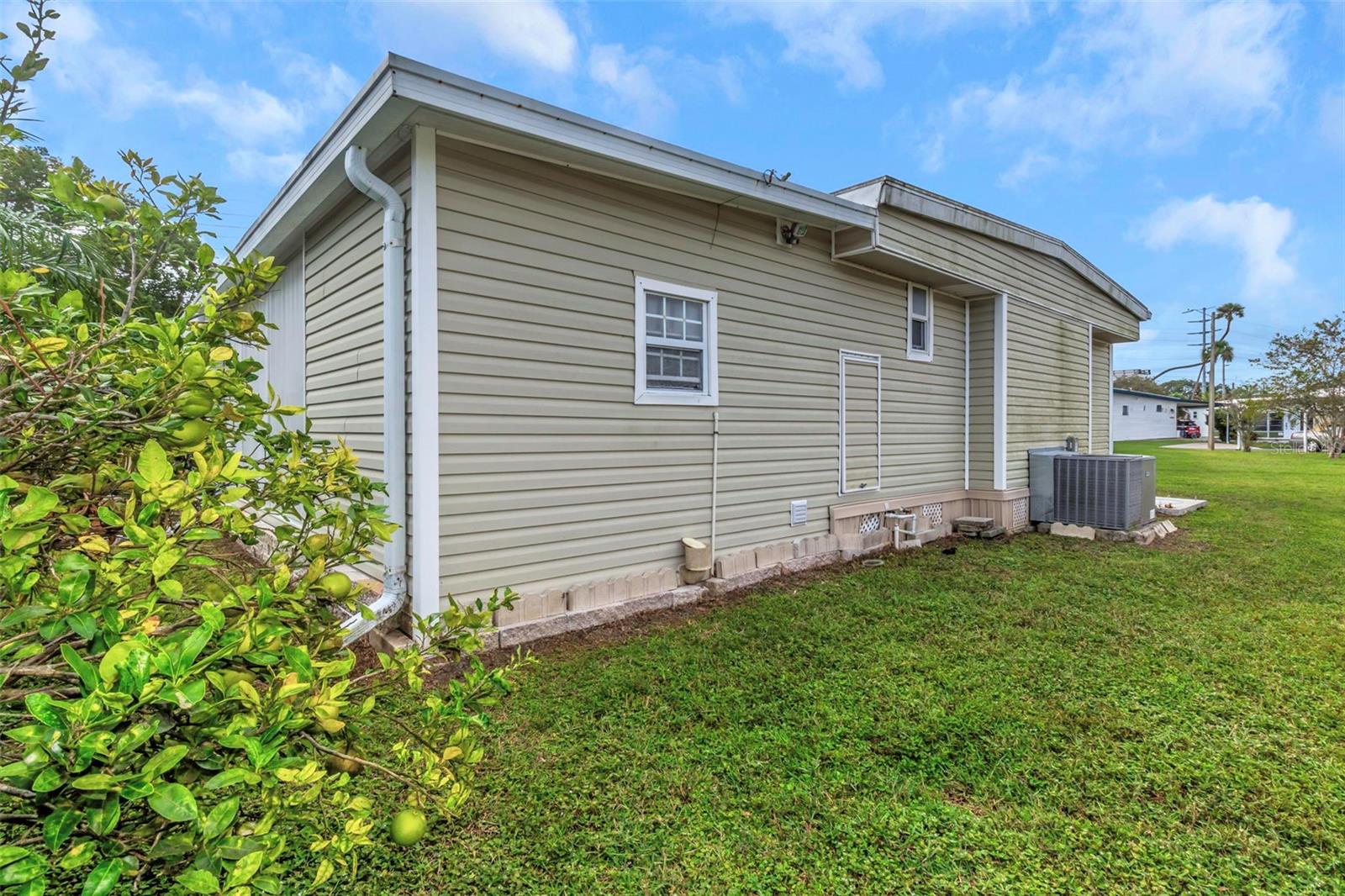 W7879832 Property Photo