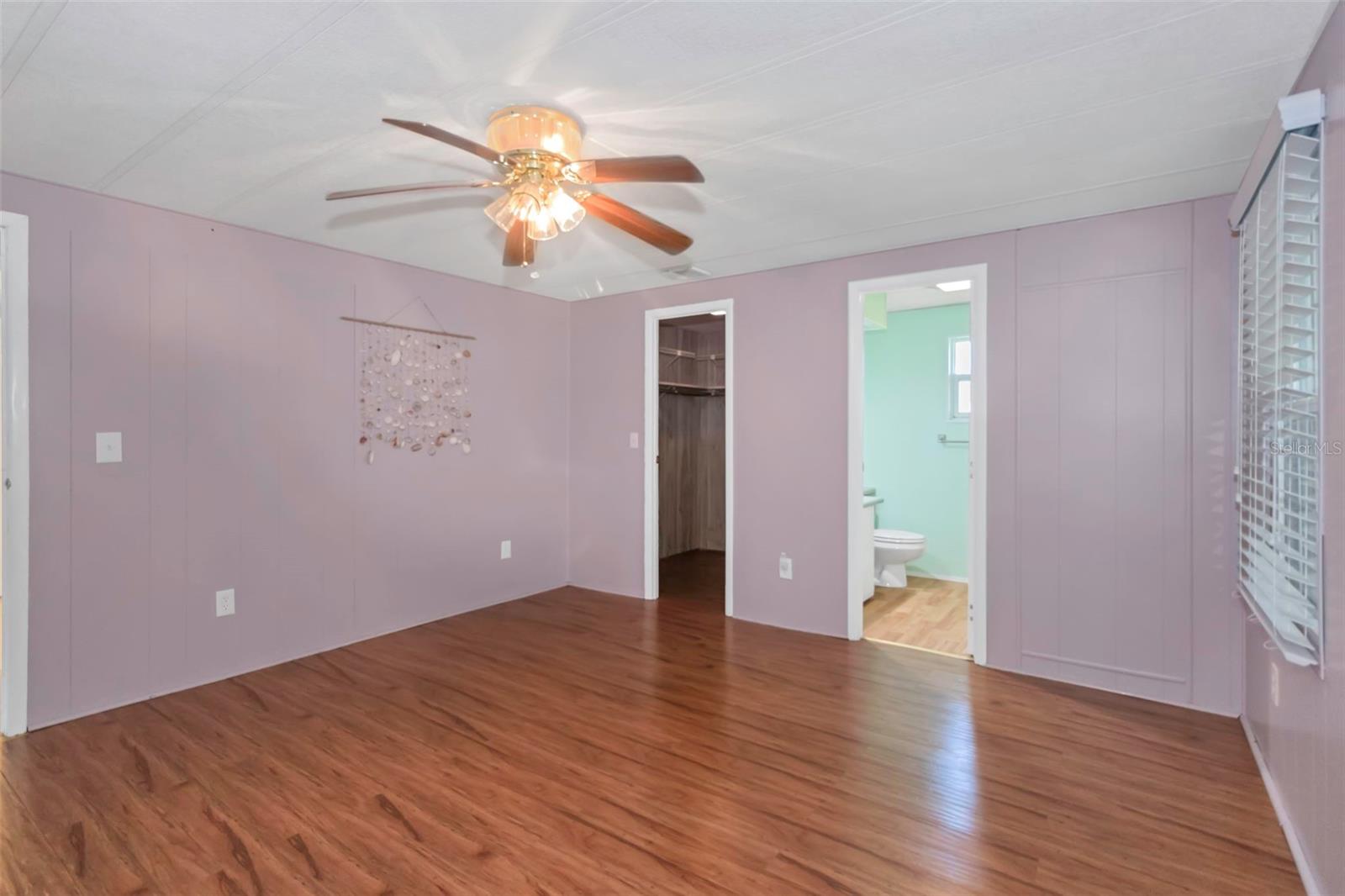 W7879832 Property Photo