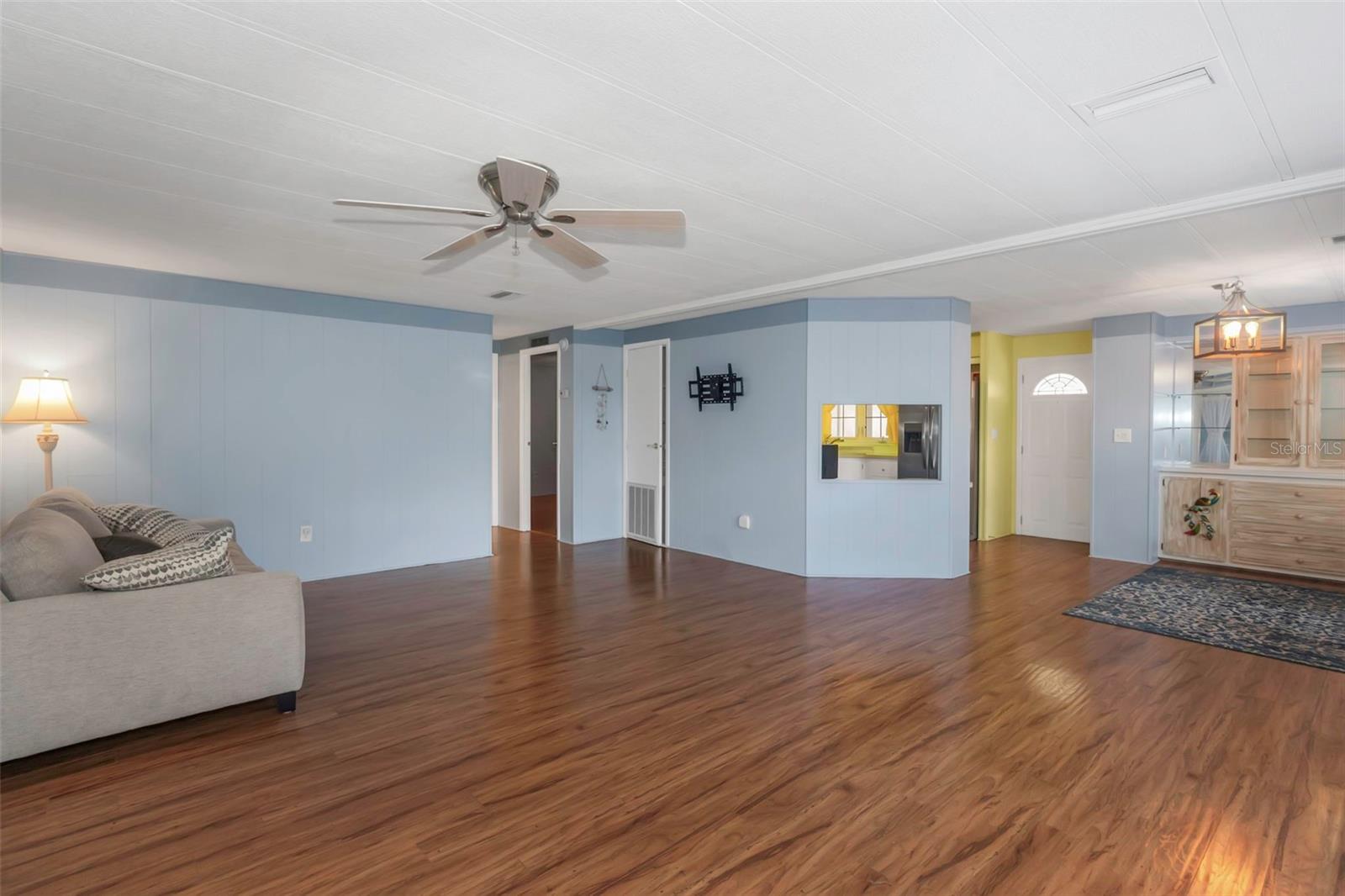 W7879832 Property Photo