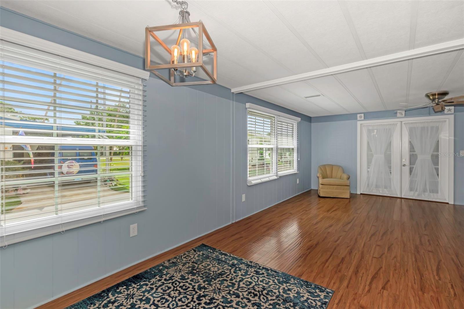 W7879832 Property Photo