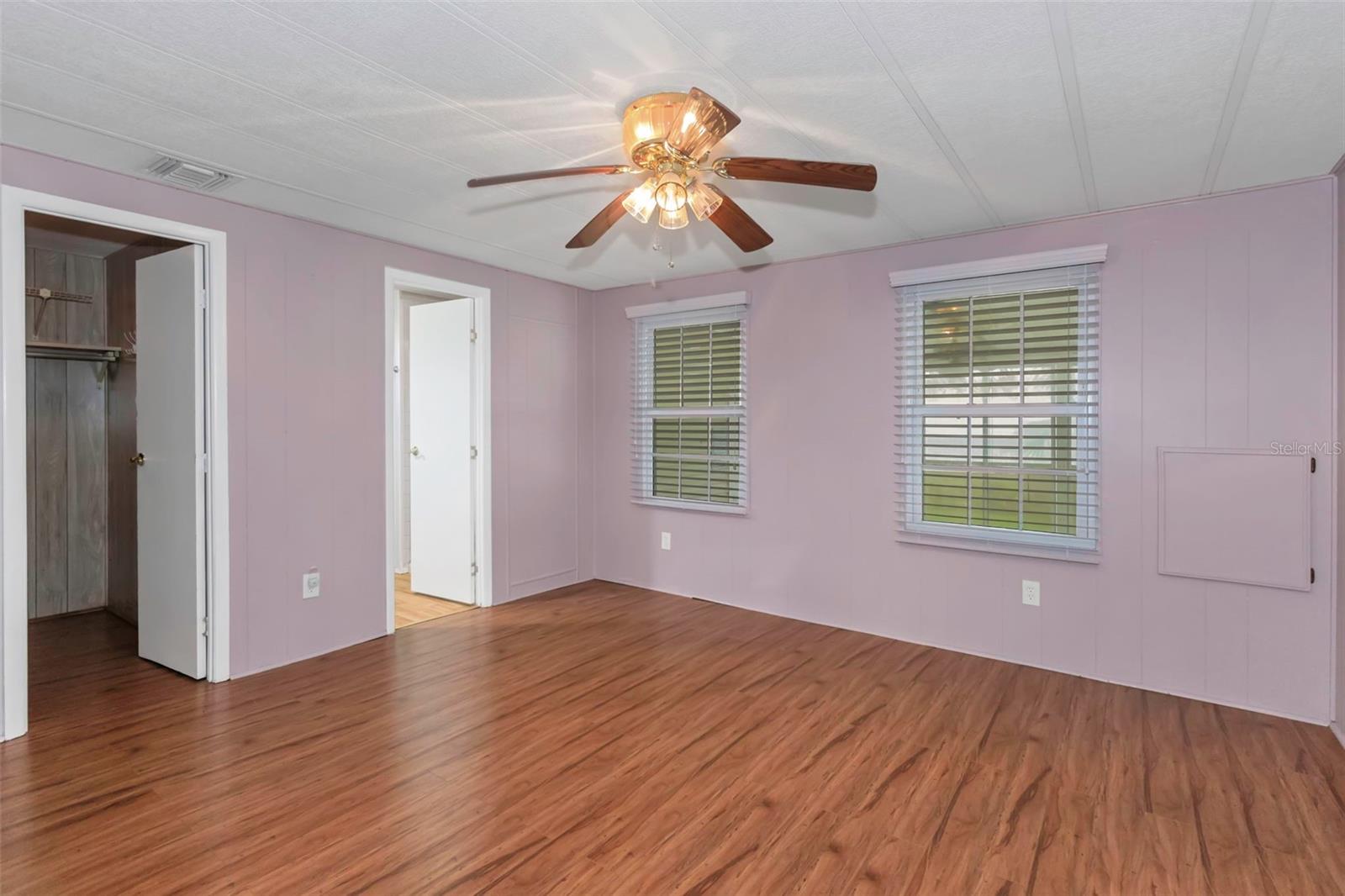 W7879832 Property Photo