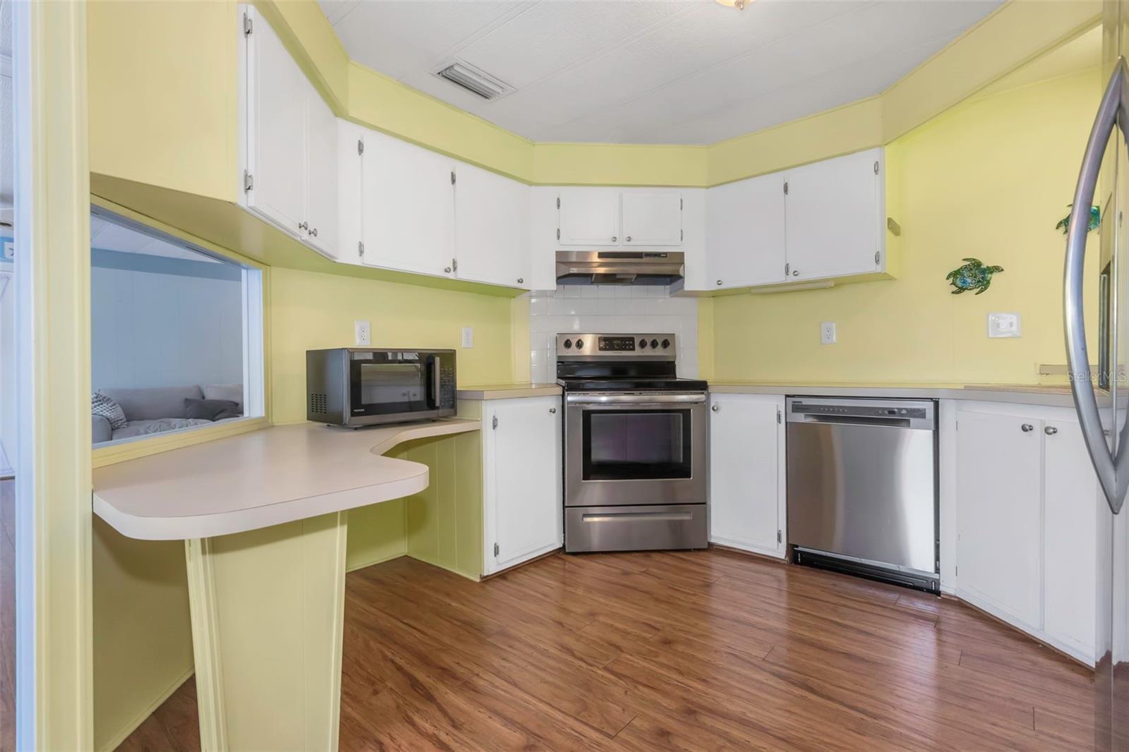 W7879832 Property Photo