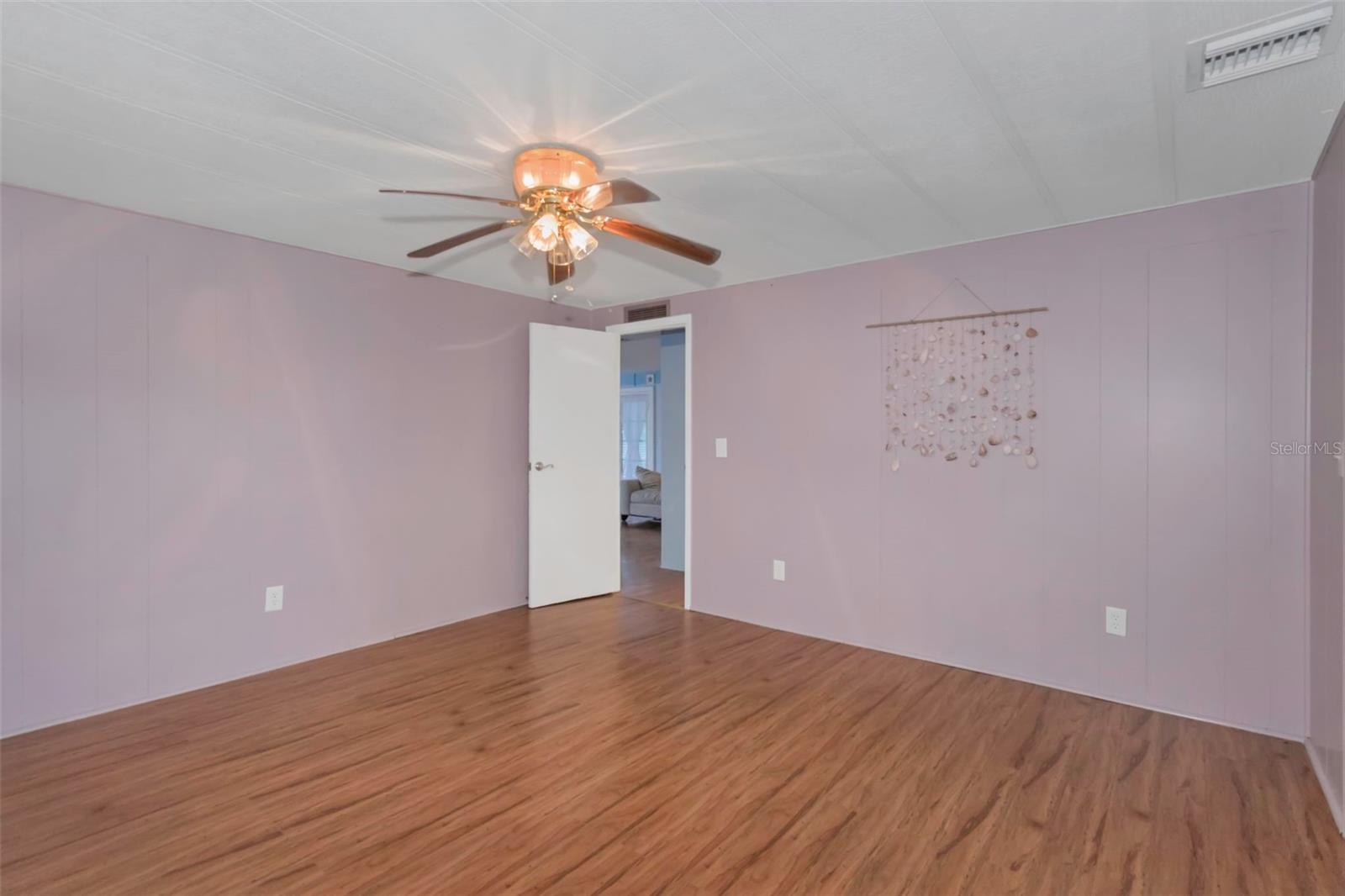 W7879832 Property Photo