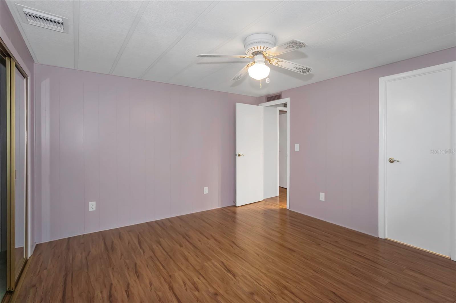 W7879832 Property Photo