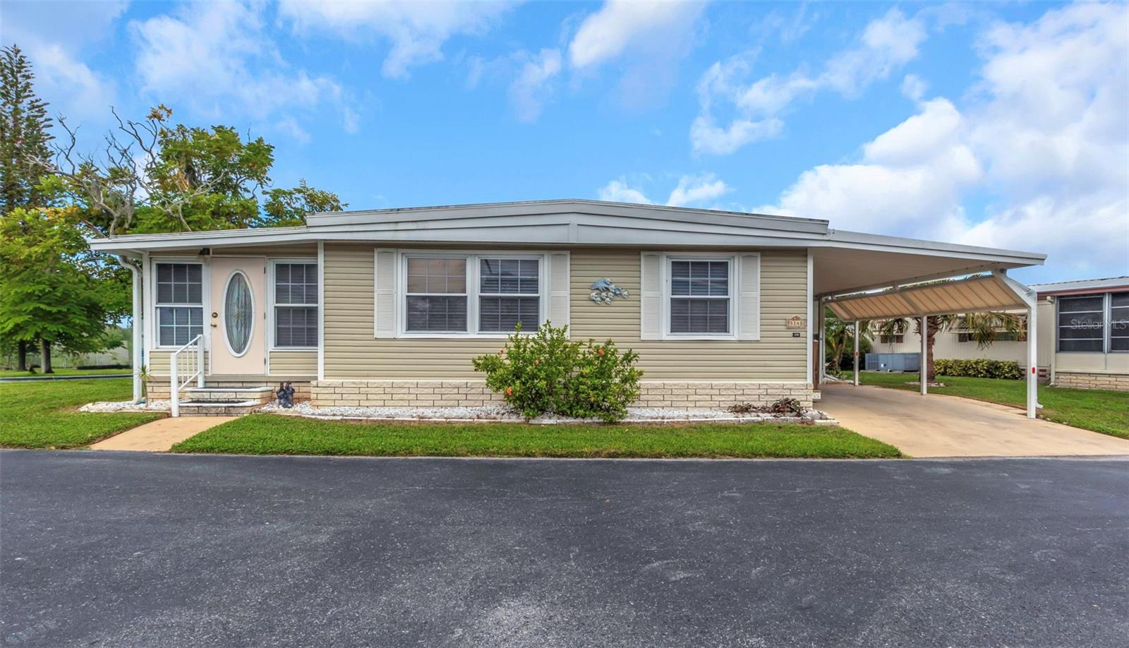 W7879832 Property Photo