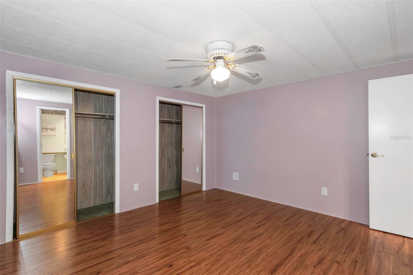 W7879832 Property Photo