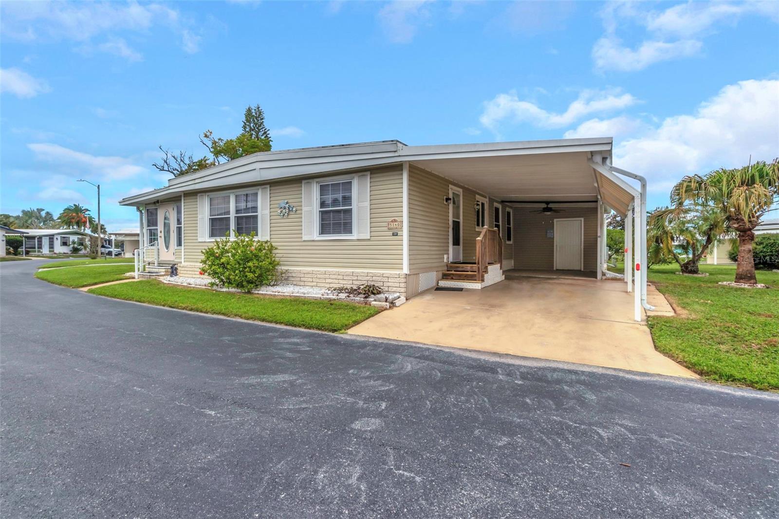 W7879832 Property Photo