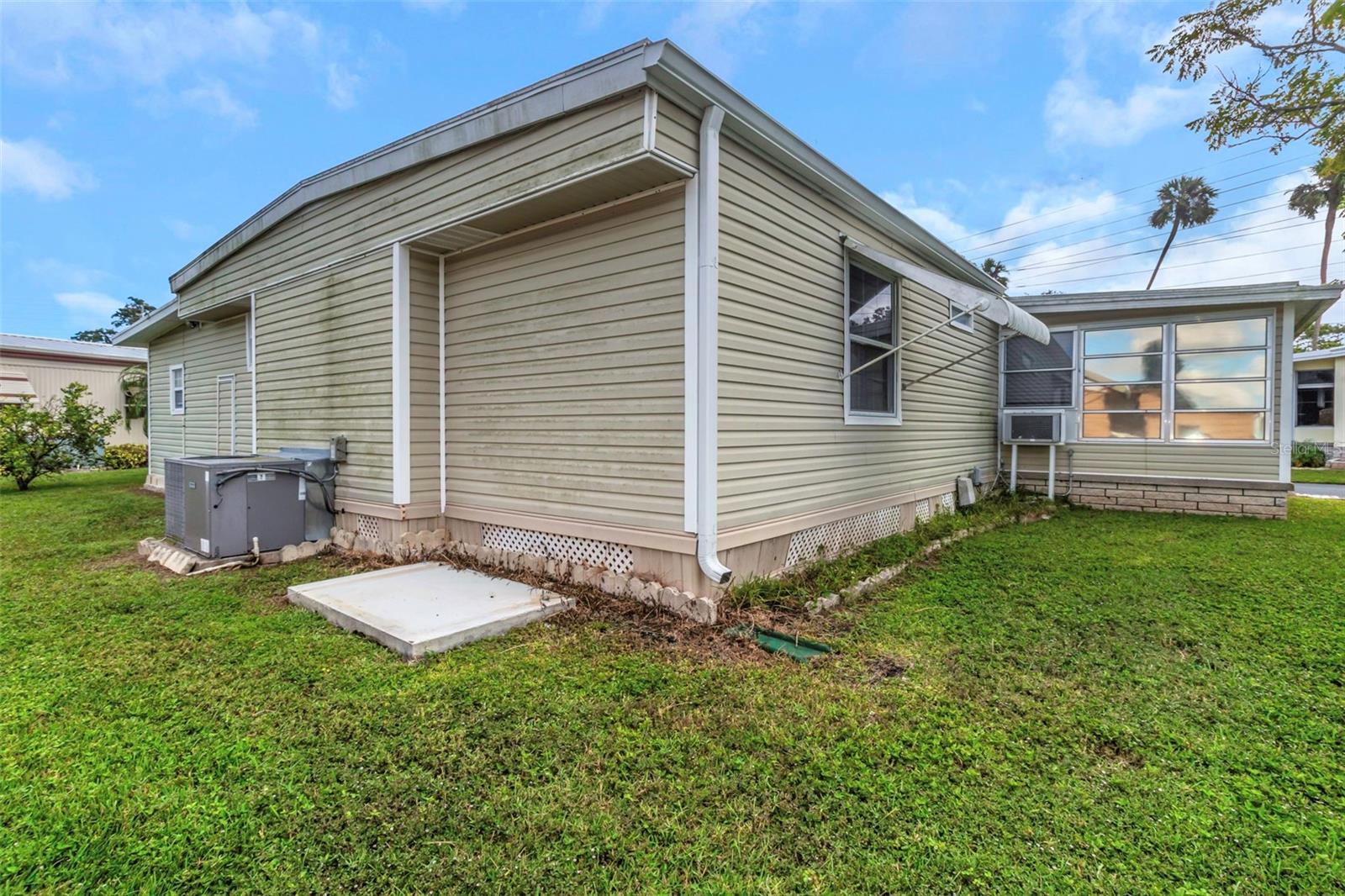 W7879832 Property Photo