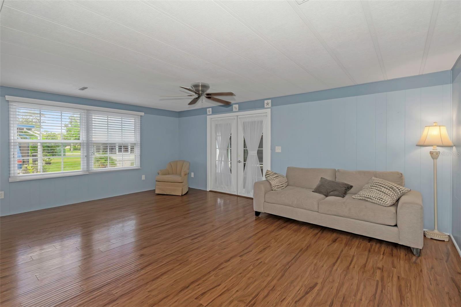 W7879832 Property Photo