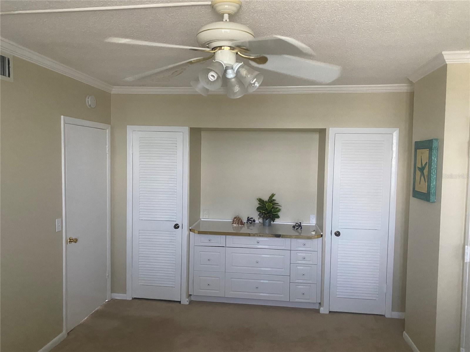 Adjoining Rm ( Nice Built-ins