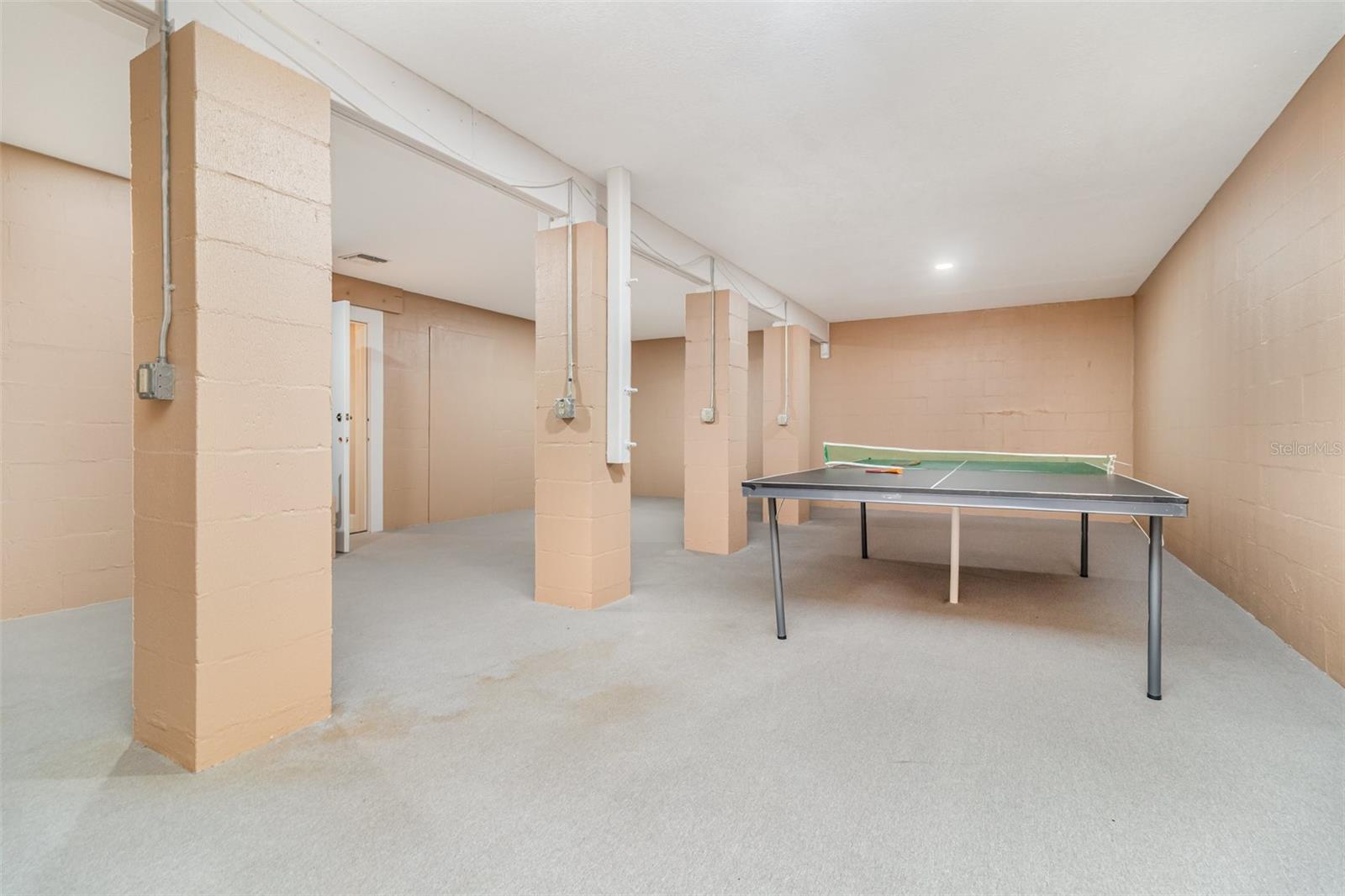 O6351950 Property Photo