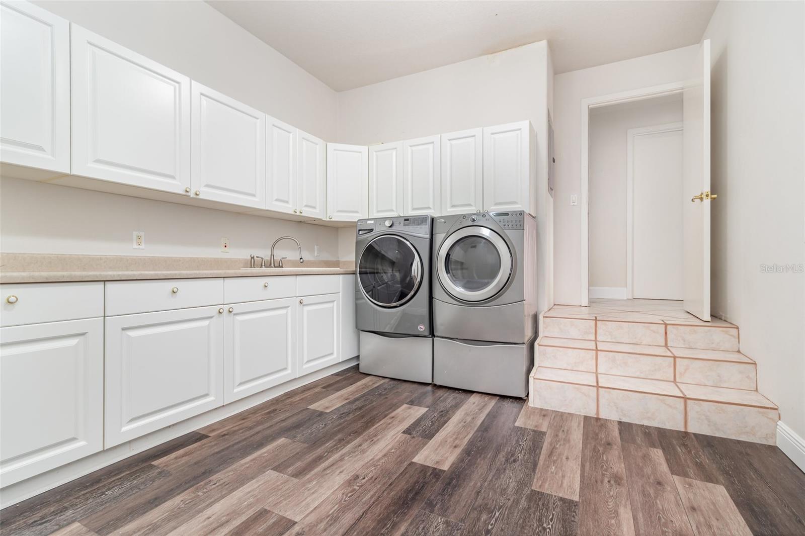 O6351950 Property Photo