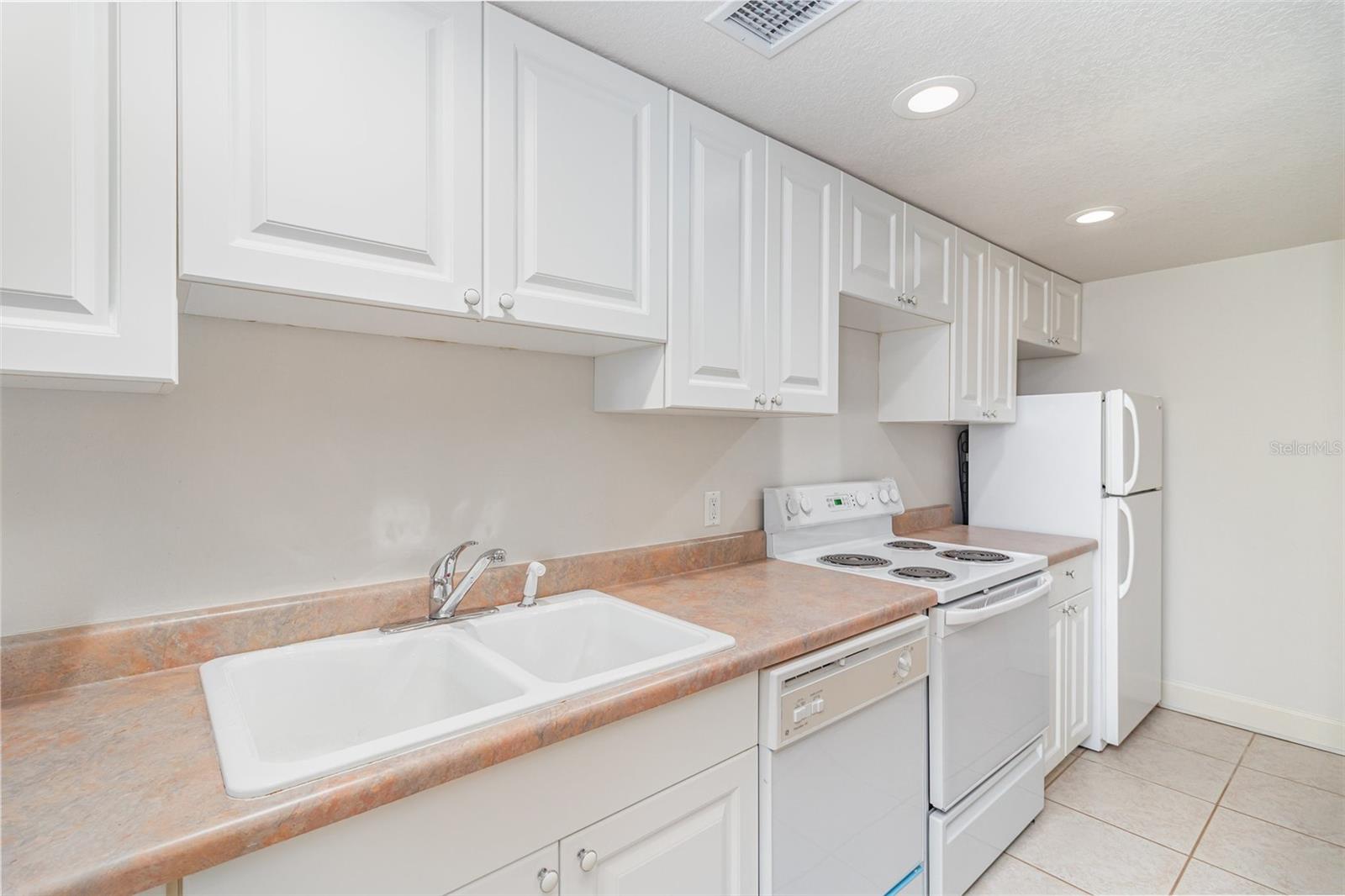 O6351950 Property Photo