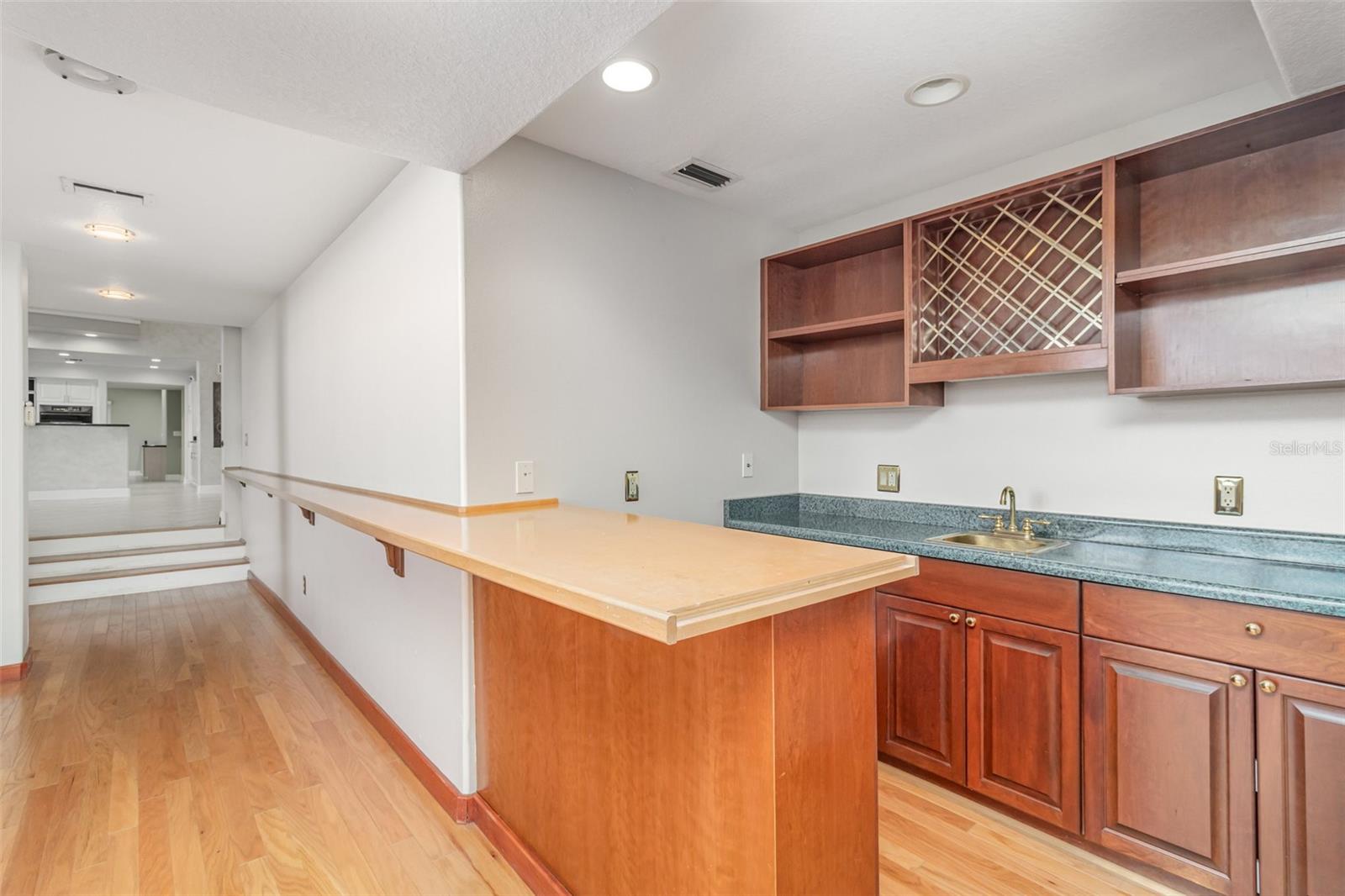 O6351950 Property Photo