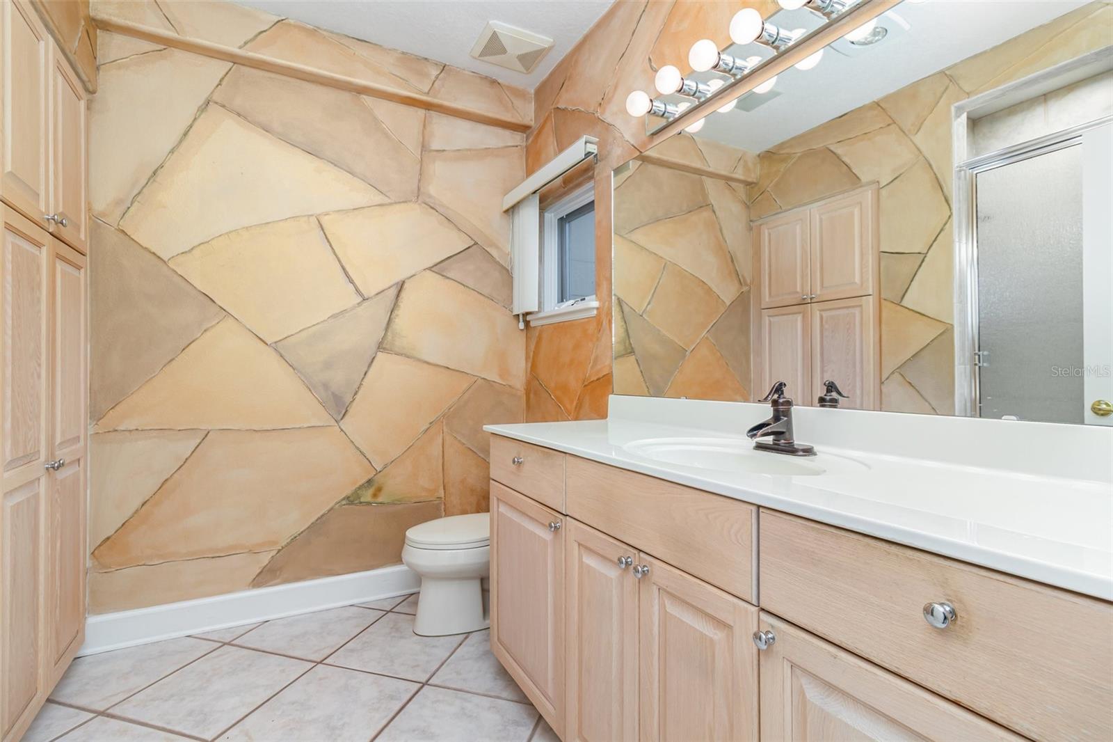 O6351950 Property Photo