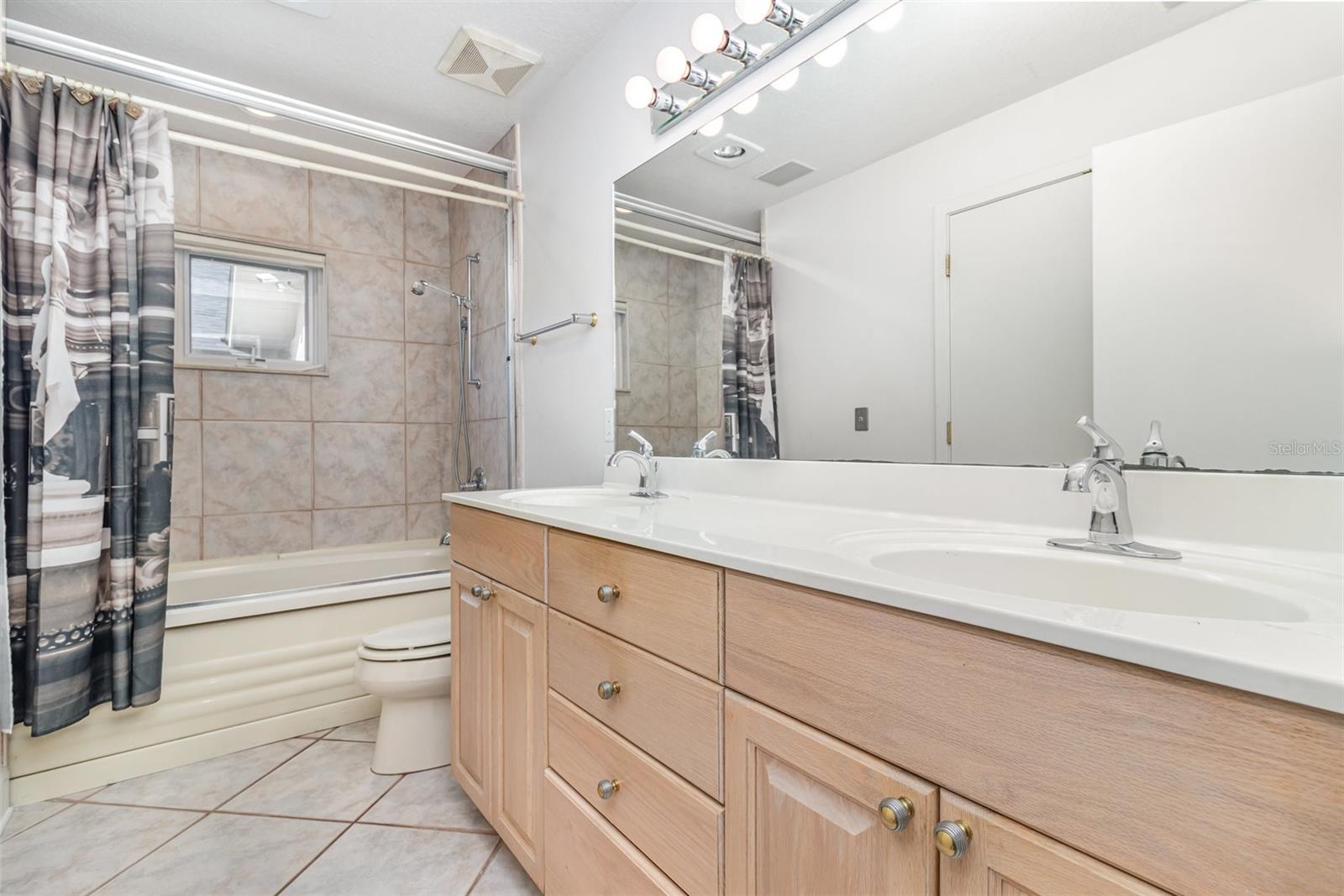 O6351950 Property Photo