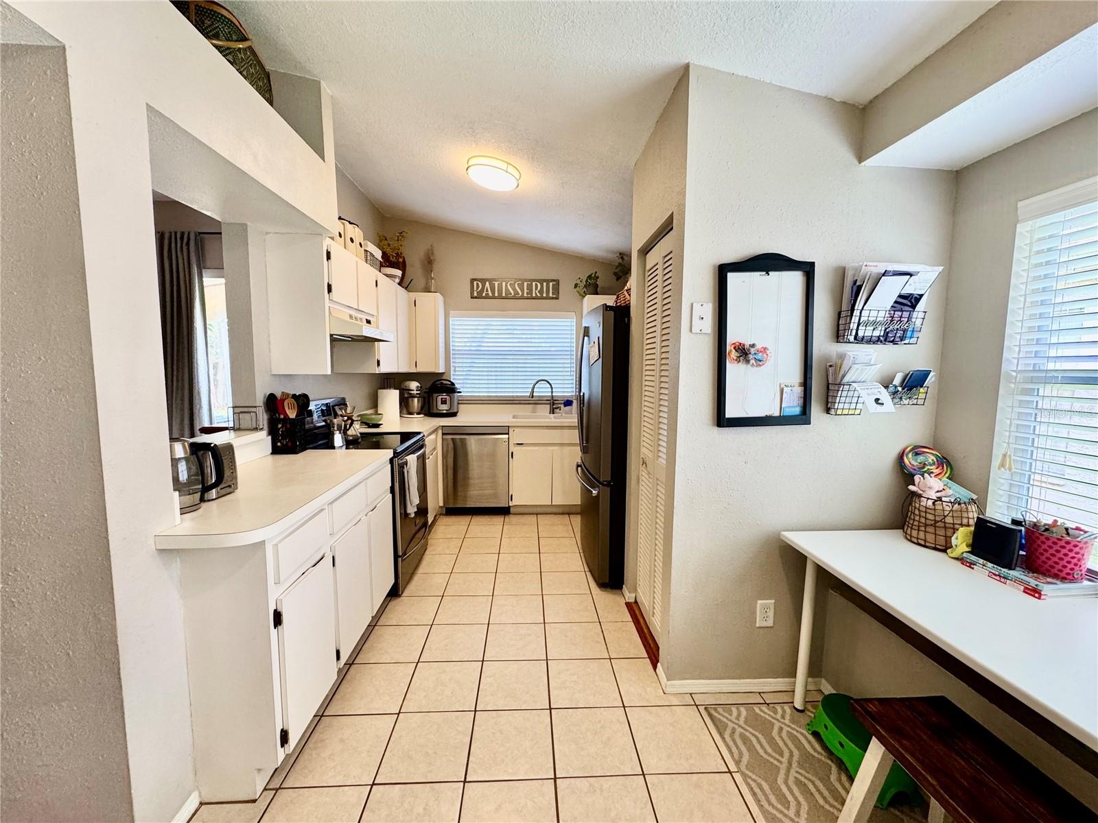 1625 PORTSMOUTH LAKE DR, BRANDON, FL, 33511