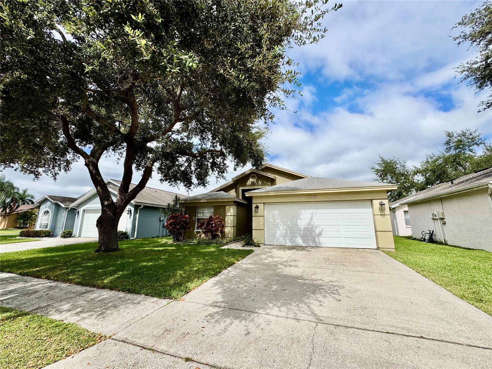 1625 PORTSMOUTH LAKE DR, BRANDON, FL, 33511