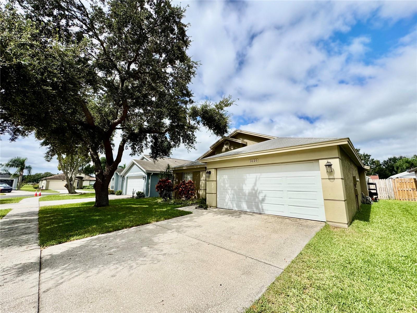 1625 PORTSMOUTH LAKE DR, BRANDON, FL, 33511