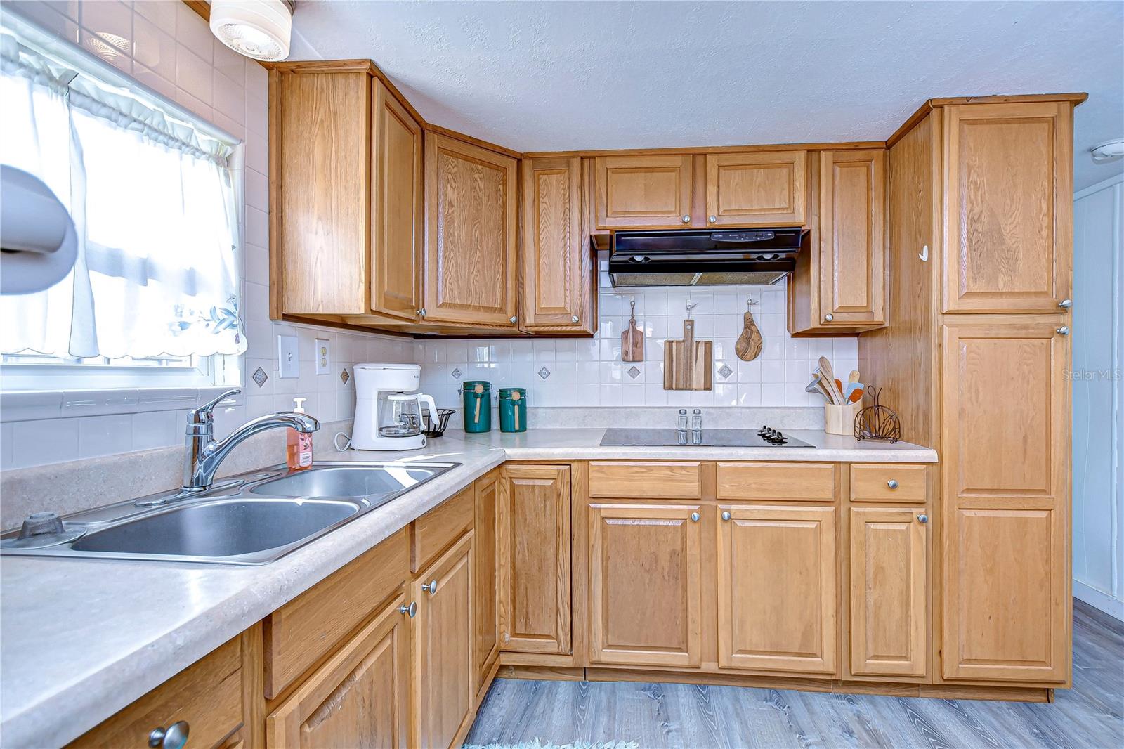 TB8437272 Property Photo