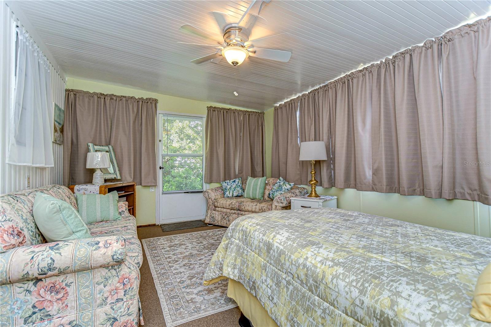 TB8437272 Property Photo