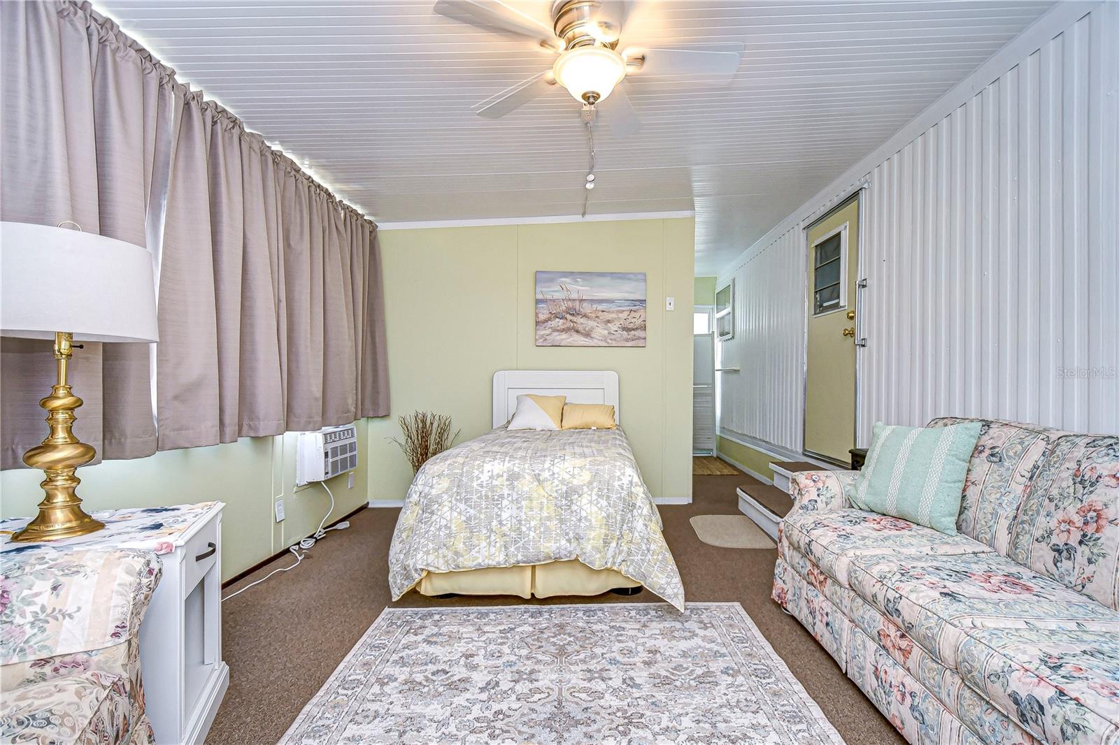 TB8437272 Property Photo