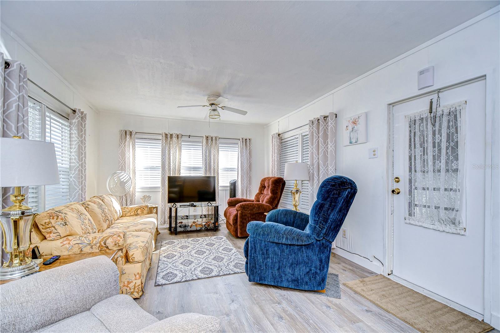 TB8437272 Property Photo