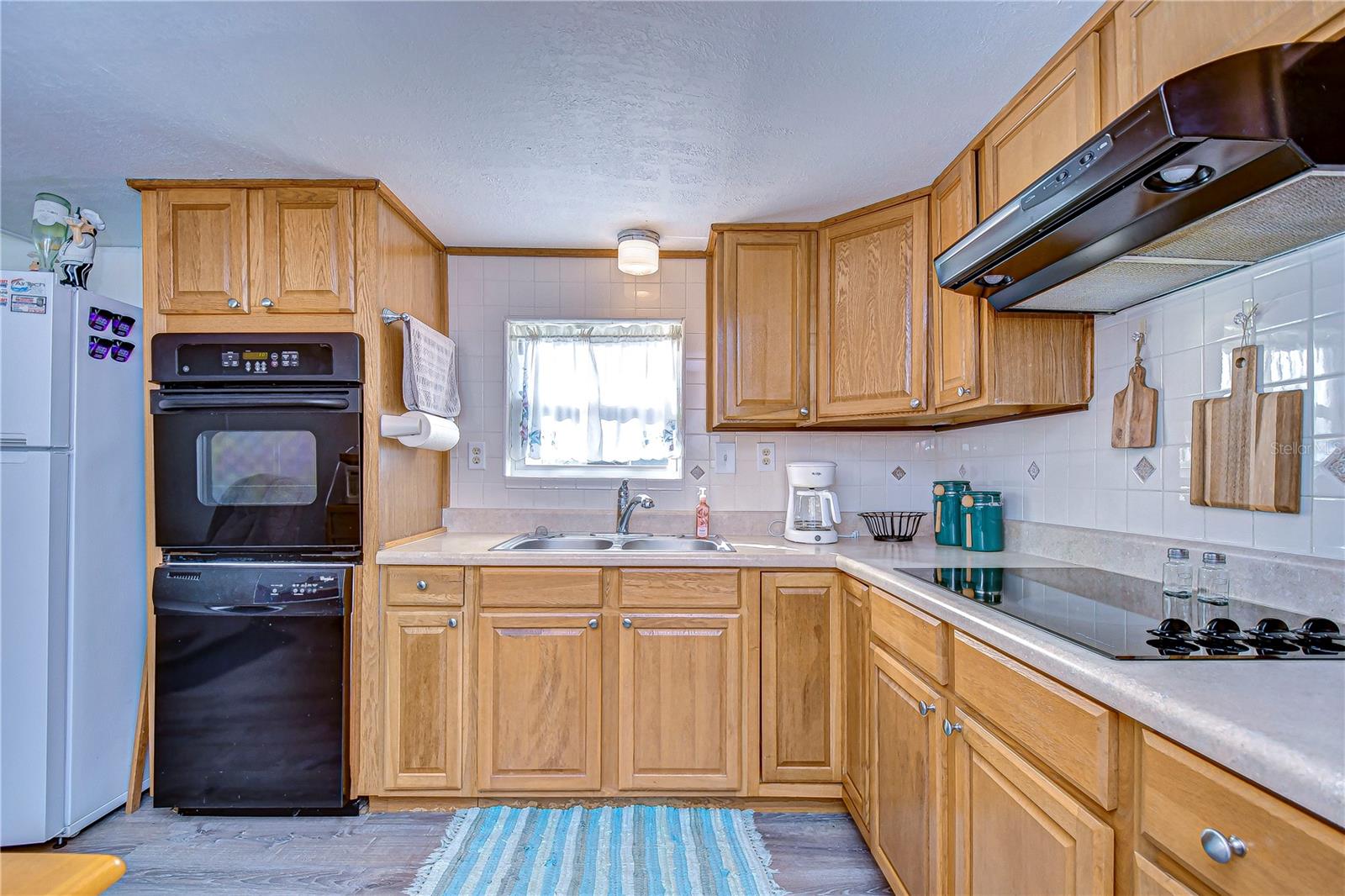 TB8437272 Property Photo