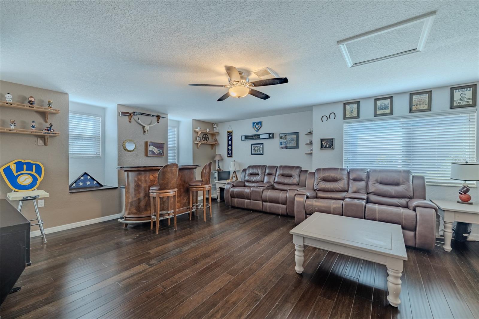 5th Bedroom/Bonus Room w/full bath