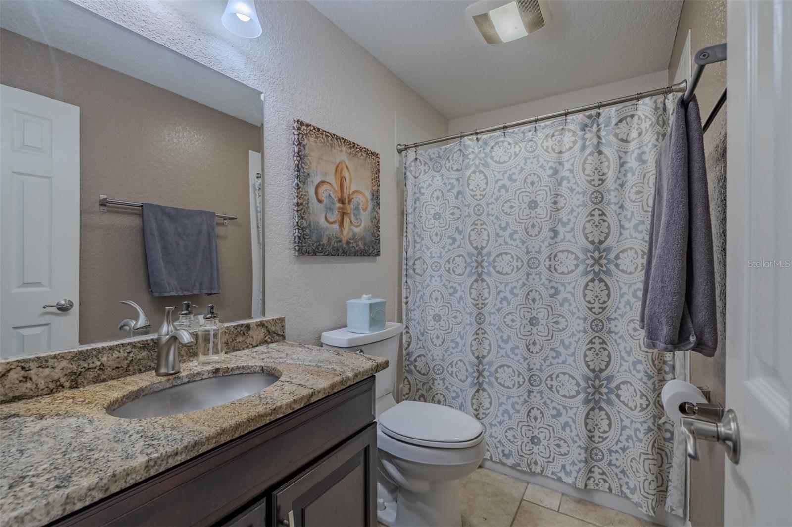 5th Bedroom/Bonus Room Full Bath