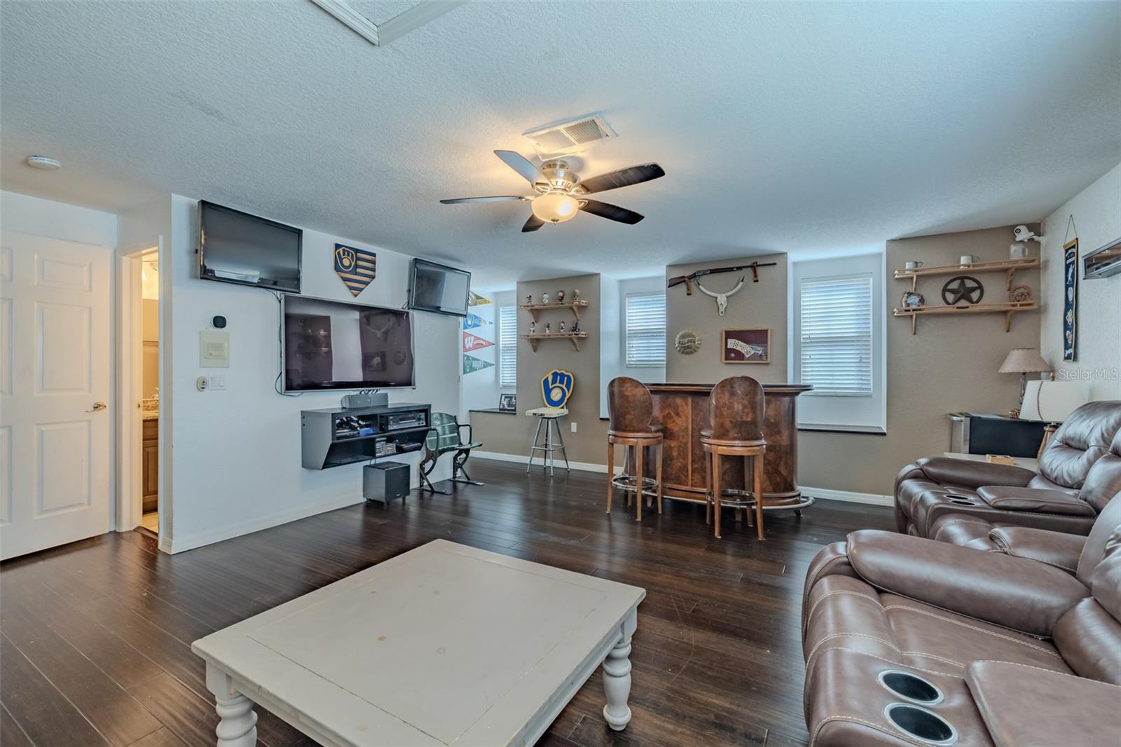 5th Bedroom/Bonus Room w/full bath