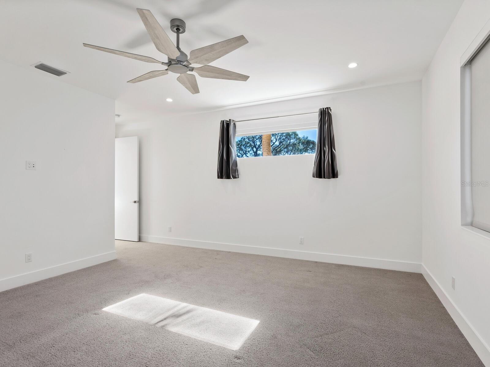 A4668284 Property Photo